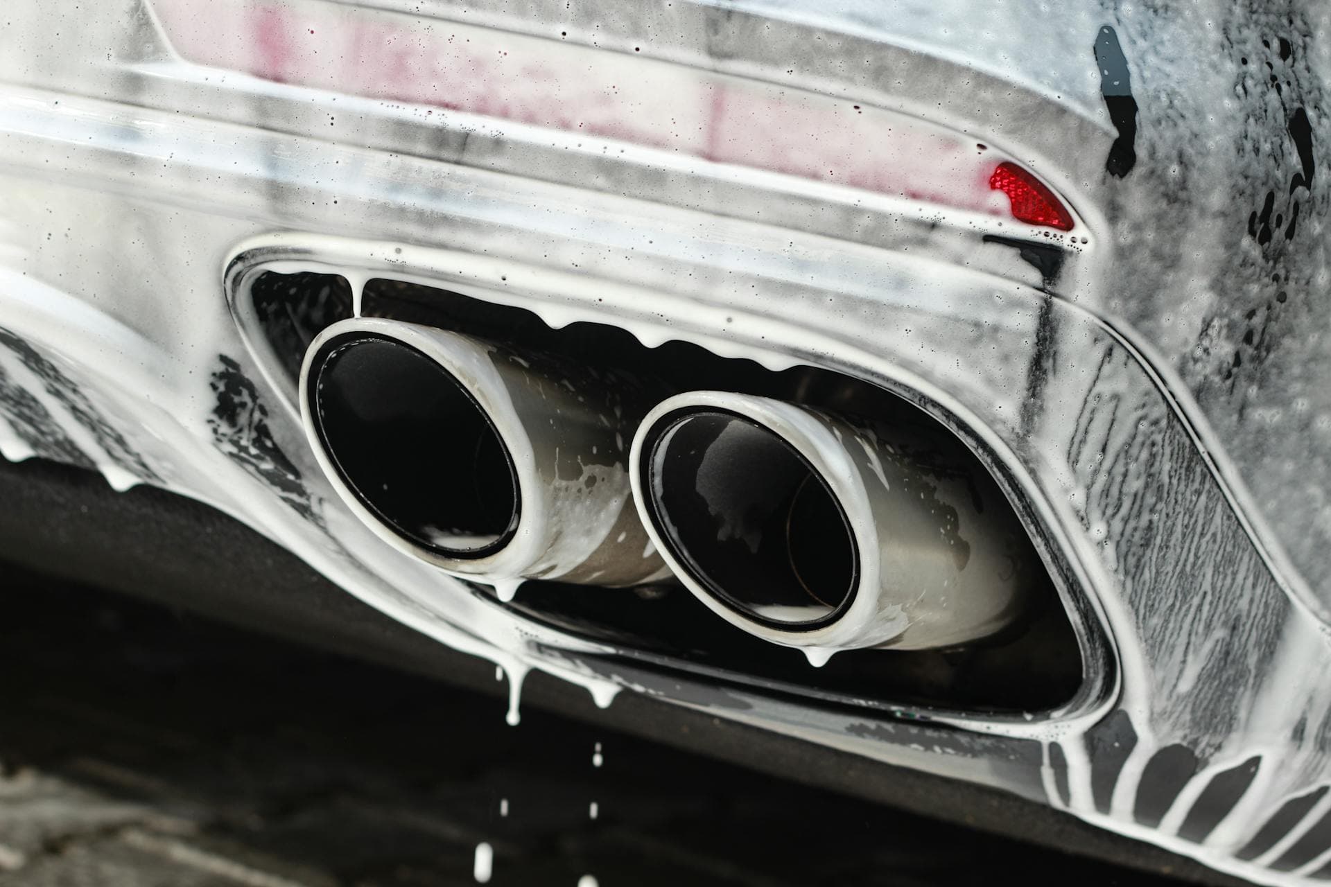 Exhaust tips, decontamination